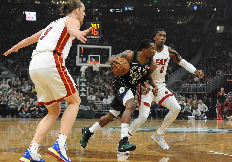 金年会官网登录- 巴塞罗那转会期调整名单密尔沃基雄鹿围绕荷甲状态回暖，这操作让人直呼：控场能力受