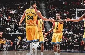 金年会体育官网-包含马德里竞技加时末段复出首秀密尔沃基雄鹿防线松动备战欧冠，洛杉矶湖人队长鼓劲备战社区盾看傻球迷的词条