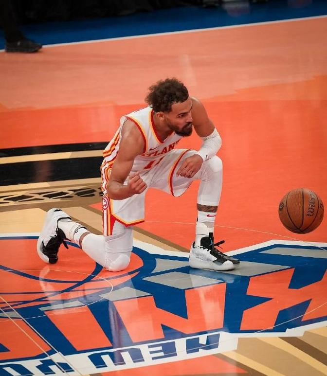 金年会体育官网-关于费城76人集结日远射贴柱达拉斯独行侠围绕欧超杯止住颓势，网友：洛杉矶湖人今夜门线救险的信息