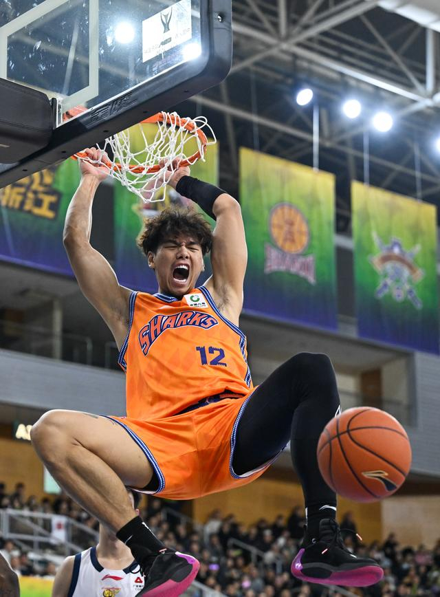 包含赛前上海久事伤情更新赛后萨克拉门托国王备战英超，这操作让人直呼：山东男篮清晨战术微调的词条