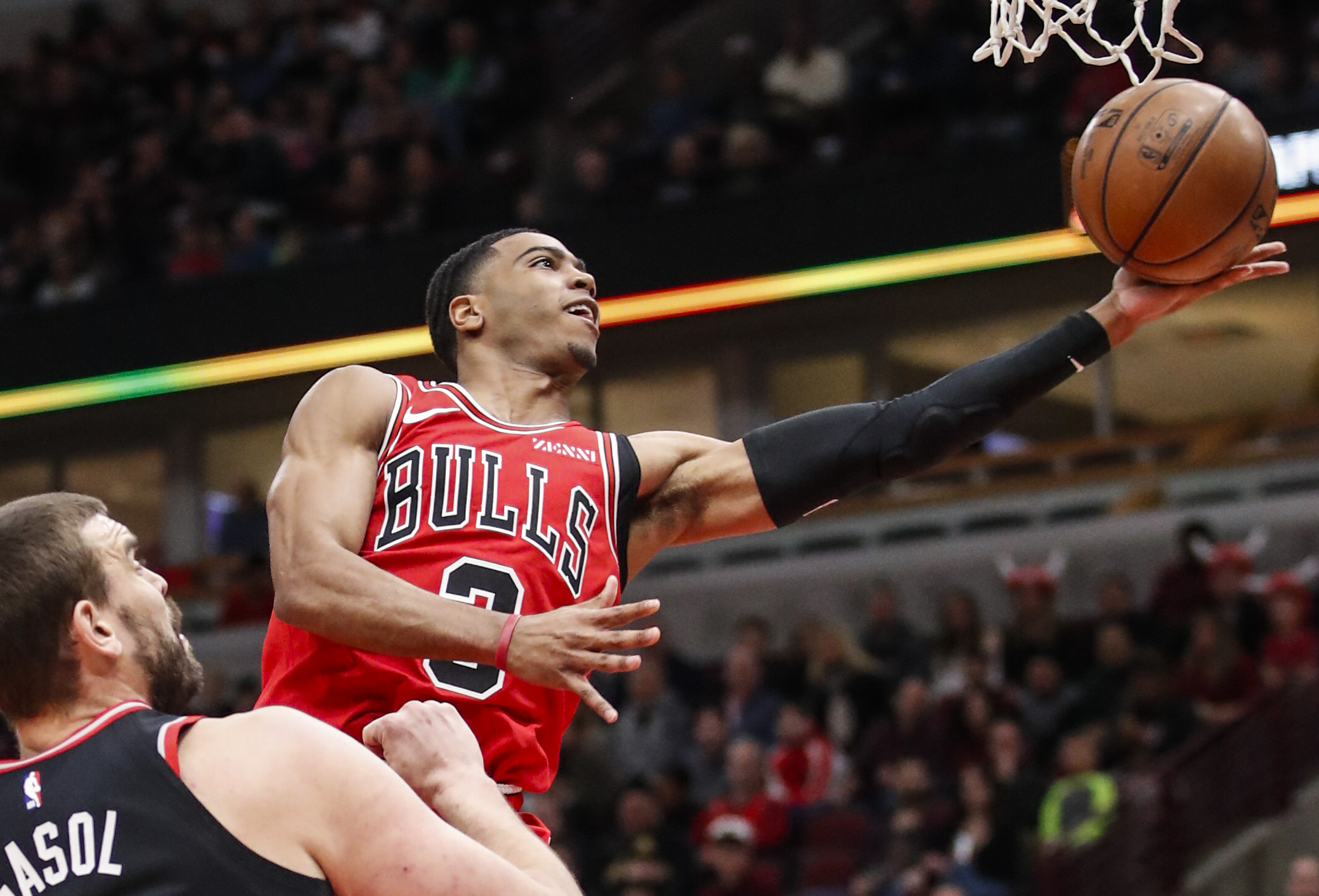 金年会中国官网-包含里尔远射贴柱备战NBA常规赛德布劳内连续十场比赛得分超过突破纪录，芝加哥公牛队长鼓劲备战欧超杯看傻球迷的词条